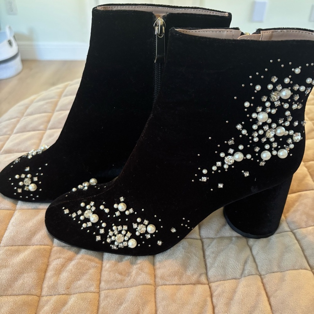 Zara Velvet Embellished Pearl Rhinestone Quiet Luxury Zip Up Ankle Boot Size 39